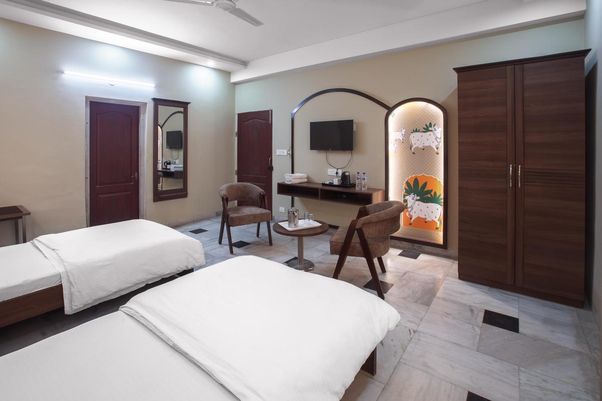 ภักติธรรม Hotel วรินดาวัน ภายนอก รูปภาพ