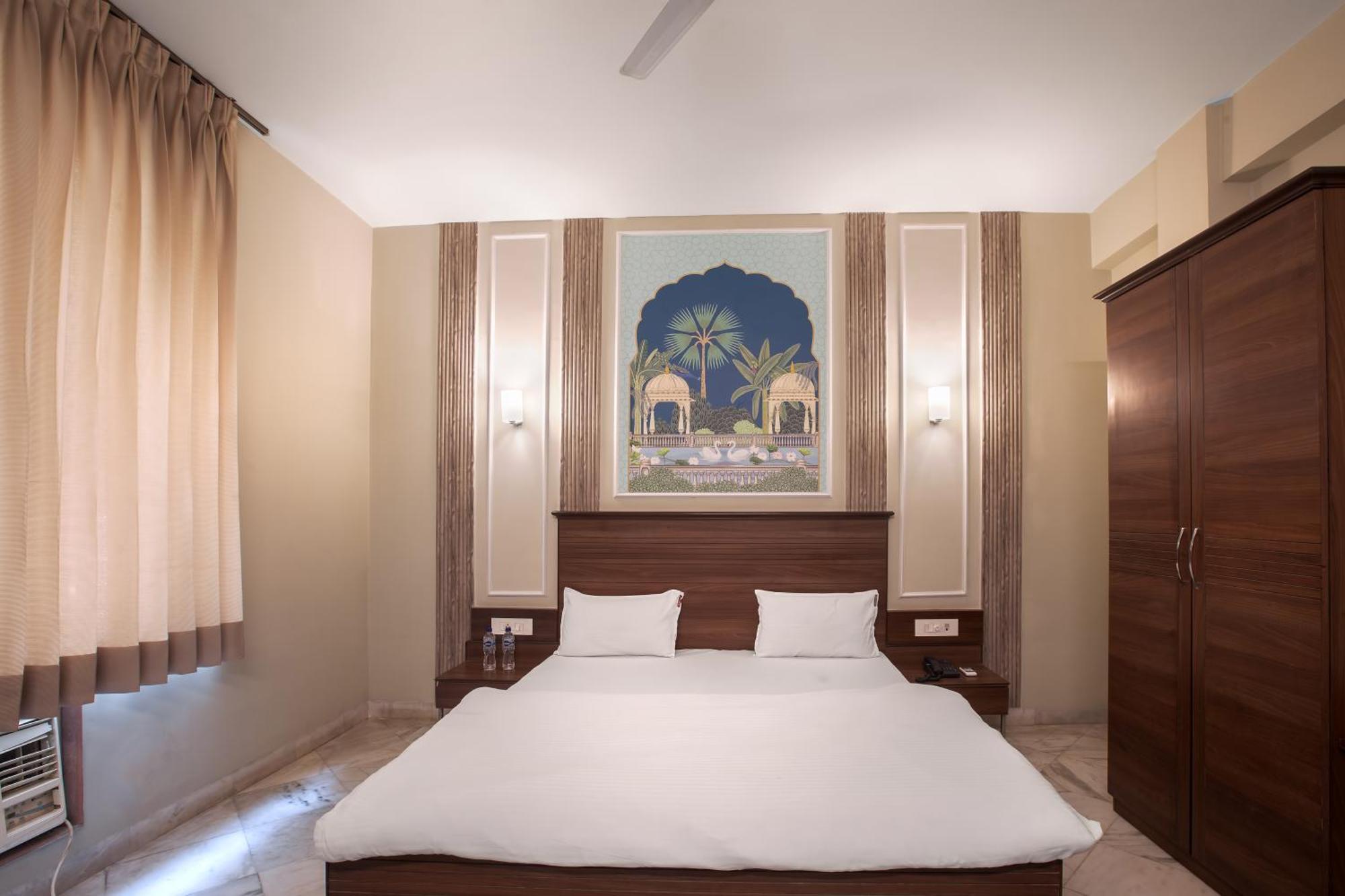 ภักติธรรม Hotel วรินดาวัน ภายนอก รูปภาพ