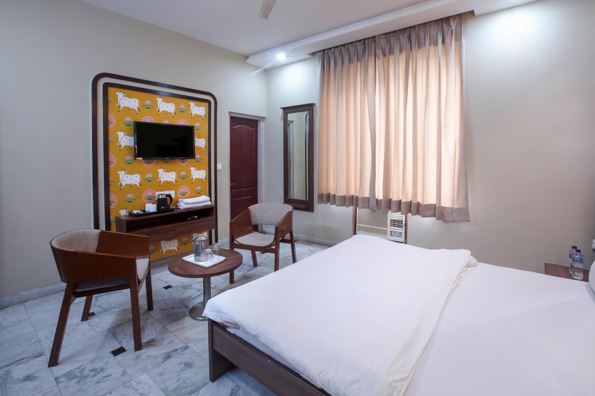 ภักติธรรม Hotel วรินดาวัน ภายนอก รูปภาพ